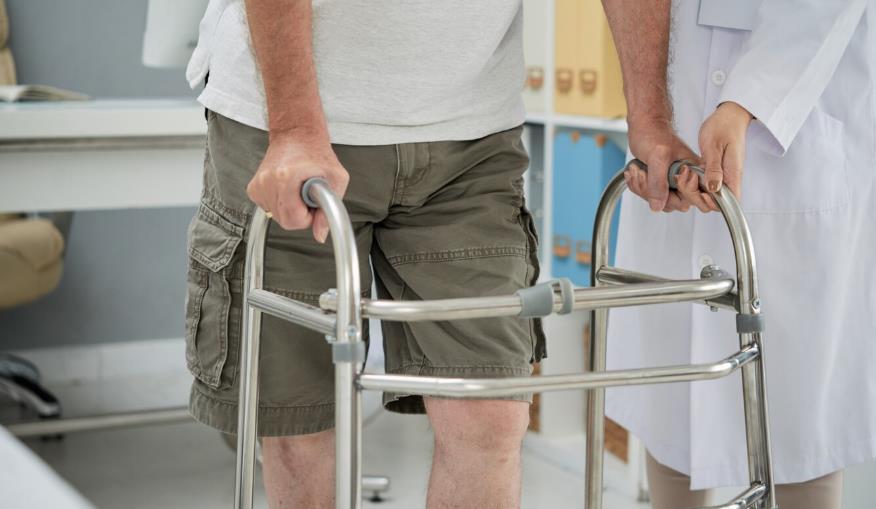 El mejor andador con ruedas inteligente y ligero con asiento en 2025