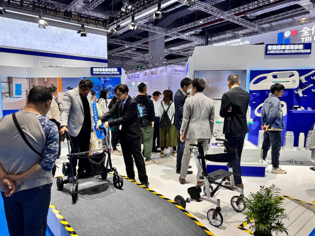 Jiecang en CMEF Spring 2025: Smart Healthcare Solutions in Motion